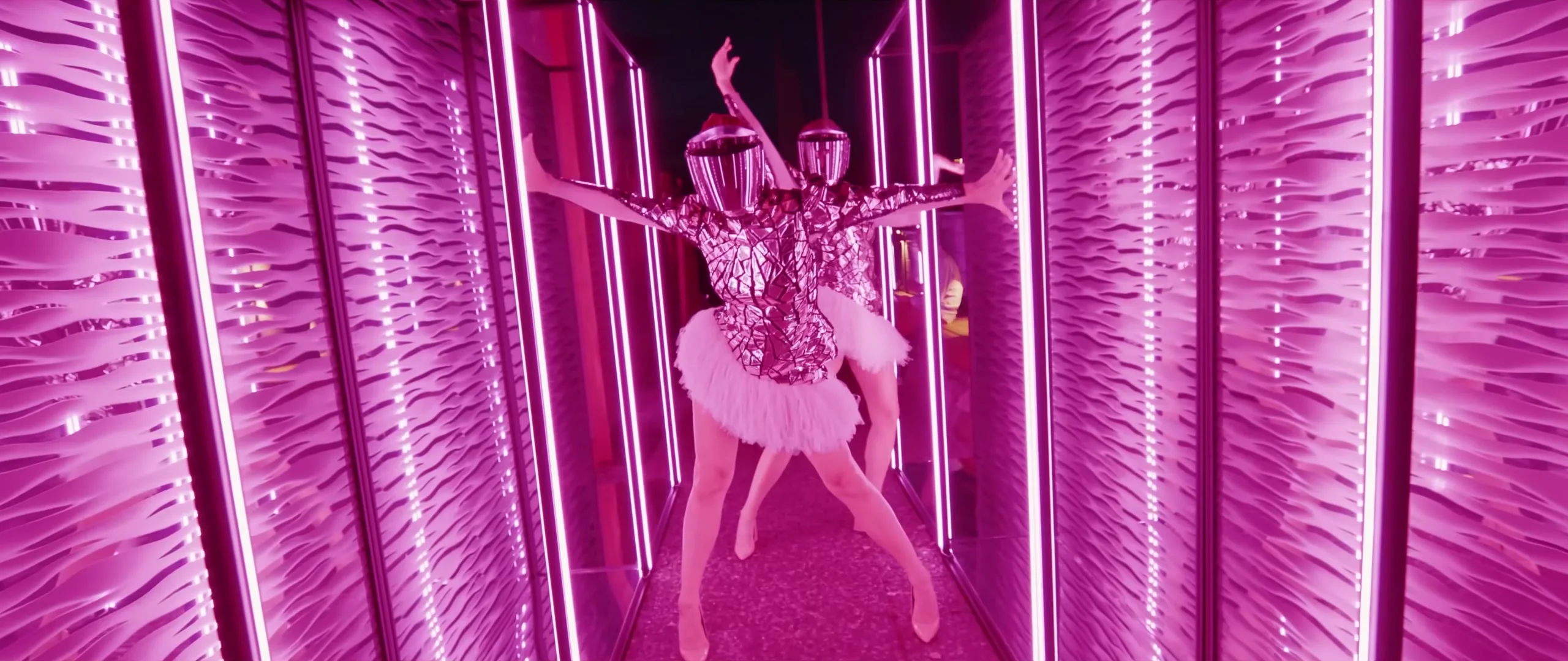 PONY Kampen — der Club bei Nacht unter Reet